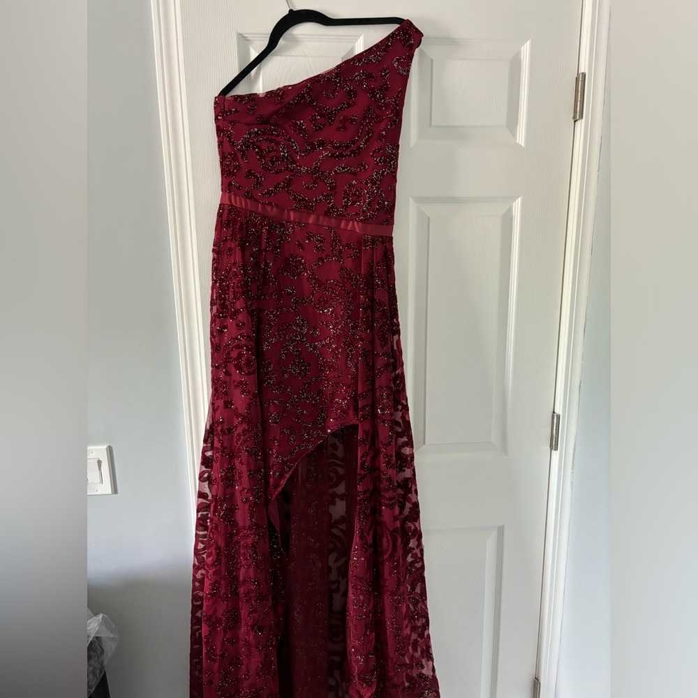 One shoulder gown